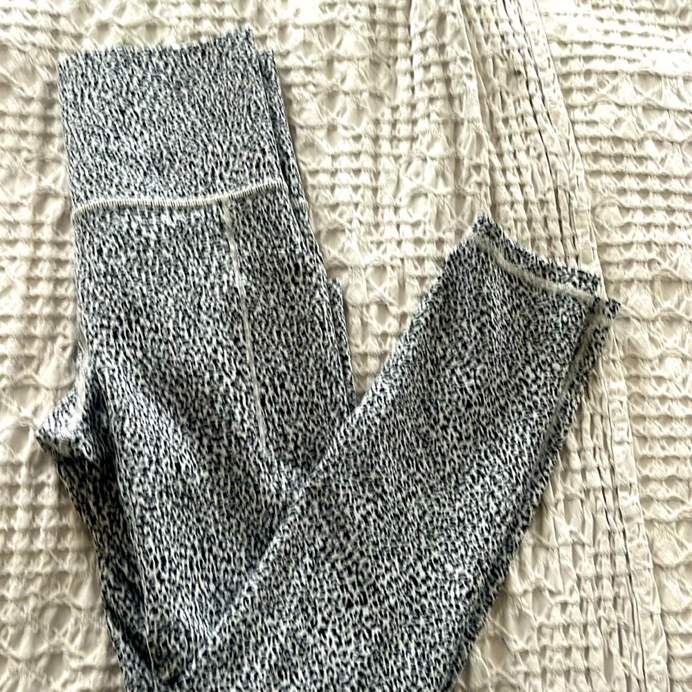 ATHLETA leggings black and white XXS